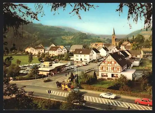 AK Einruhr /Eifel, Ortsansicht mit Kirche und Bergen