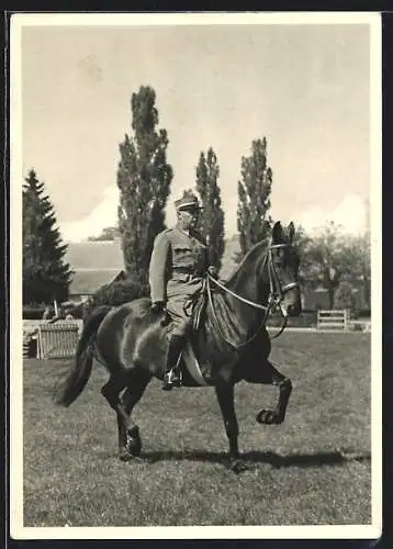 AK Bern, Eidg. Kavallerie-Remontendepot, Major H. v. der Weid in der Passage