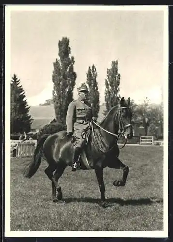 AK Bern, Eidg. Kavallerie-Remontendepot, Major H. v. der Weid in der Passage