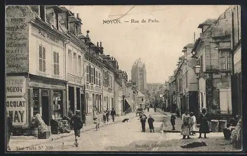 AK Noyon, Rue de Paris, Strassenpartie mit Blick zur Kirche