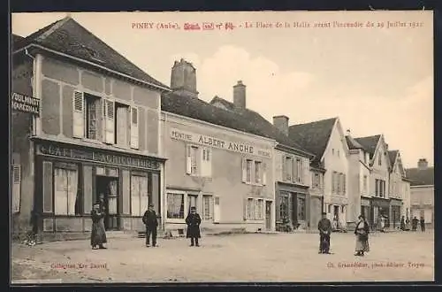 AK Piney, la Place de la Halle avant l'incendie 1921