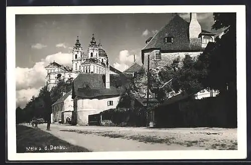 AK Melk a. d. Donau, Strassenpartie mit Stift