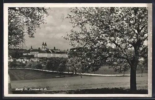 AK St. Florian /O. D., Kloster mit Strassenpartie