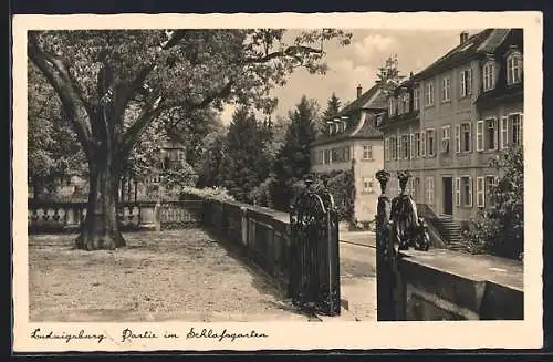 AK Ludwigsburg / Württ., Partie im Schlossgarten, Fassade der Villen