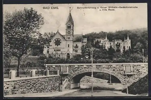 AK Ems, Strassenpartie an der Bahnunterführung u. Kaiser Wilhelm-Gedächtniskirche