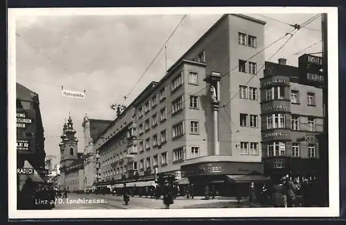 AK Linz, Landstrasse mit Geschäften und Central Apotheke