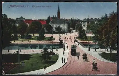 AK Mühlhausen i. E., Eingang zur Stadt, Blick auf Brücke mit Strassenbahn und Kirche