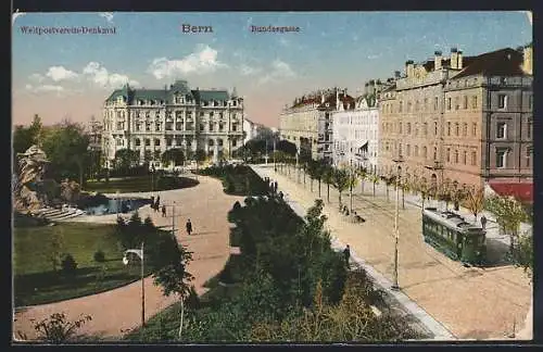 AK Bern, Weltpostvereindenkmal in der Bundesgasse, Strassenbahn