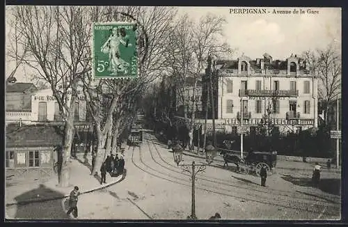 AK Perpignan, Avenue de la Gare, Strassenbahn