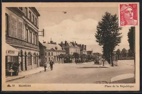 AK Mamers, Place de la République avec banque et passants