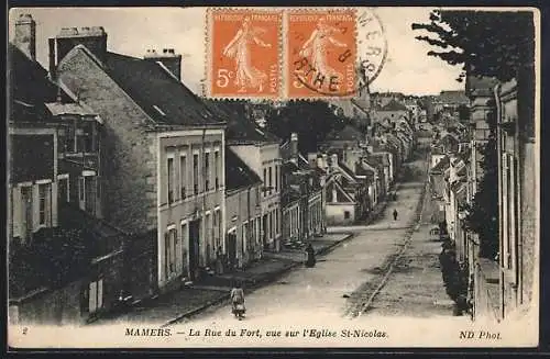 AK Mamers, La Rue du Fort, vue sur l`Église St-Nicolas