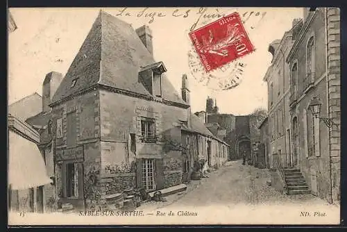 AK Sablé-sur-Sarthe, Rue du Château avec maisons anciennes et architecture médiévale