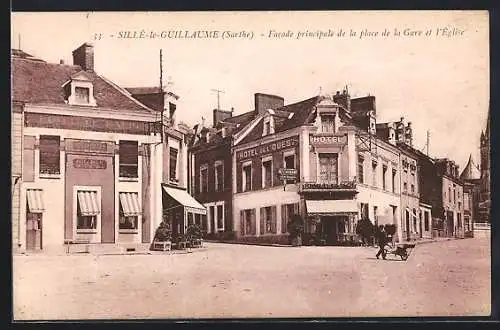 AK Sillé-le-Guillaume, Facade principale de la place de la Gare et l`Église