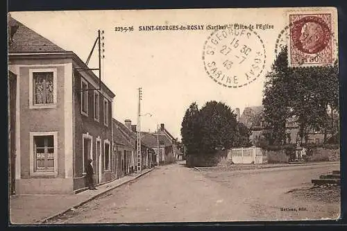 AK Saint-Georges-du-Rosay, Place de l`Église avec bâtiments et arbres