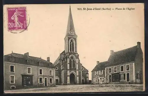 AK St-Jean-d`Assé, Place de l`Église avec vue sur l`église et bâtiments environnants