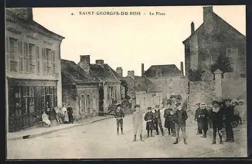 AK Saint-Georges-du-Bois, La Place animée avec habitants et bâtiments historiques