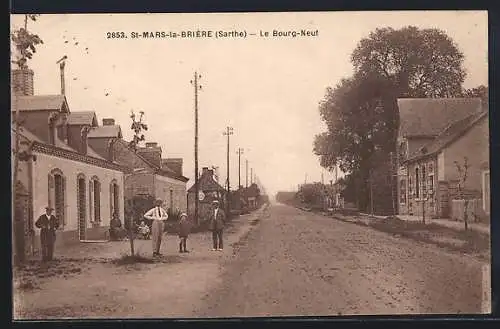 AK St-Mars-la-Brière, Rue du Bourg-Neuf avec habitants