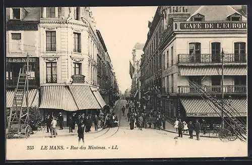 AK Le Mans, Rue des Minimes animée avec le Café de l`Europe et passants