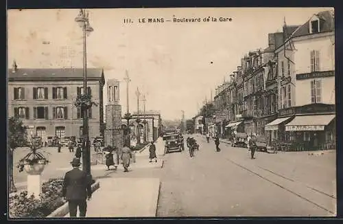 AK Le Mans, Boulevard de la Gare animé avec passants et voitures