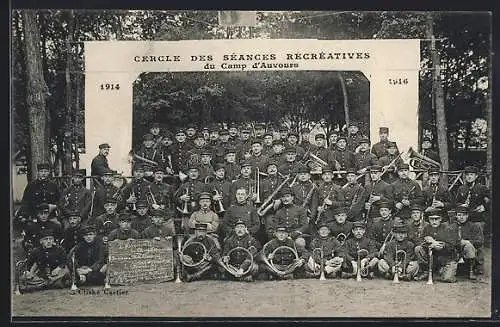 AK Camp d`Auxours, Cercle des Séances Récréatives avec soldats et instruments de musique