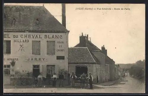 AK Aveze, Vue générale, Route de Paris avec l`Hôtel du Cheval Blanc