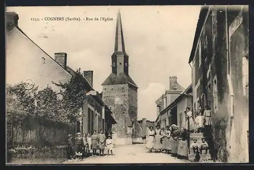 AK Cogners, Rue de l`Église avec groupes de villageois devant l`église