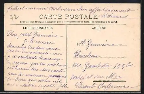 AK Château-du-Loir, Rue de Tivoli avec passants et bâtiments historiques