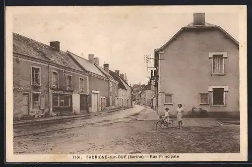 AK Thorigné-sur-Dué, Rue Principale avec enfants et vélos