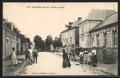 AK Coulans, Route du Mans animée avec passants et charrette