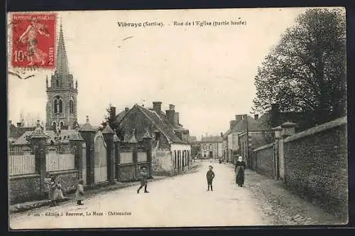 AK Vibraye, Rue de l`Église avec clocher et passants