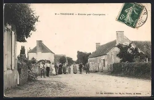 AK Thoigné, Entrée par Courgains avec des habitants dans la rue