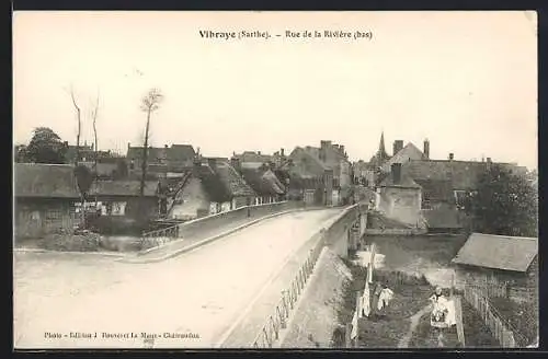 AK Vibraye, Rue de la Rivière (bas) avec maisons et jardin en arrière-plan