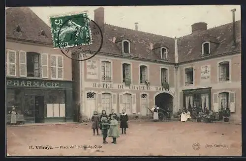 AK Vibraye, Place de l`Hôtel-de-Ville avec l`Hôtel du Chapeau Rouge et pharmacie