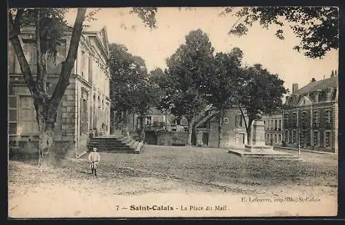 AK Saint-Calais, La Place du Mail avec bâtiments historiques et arbres majestueux