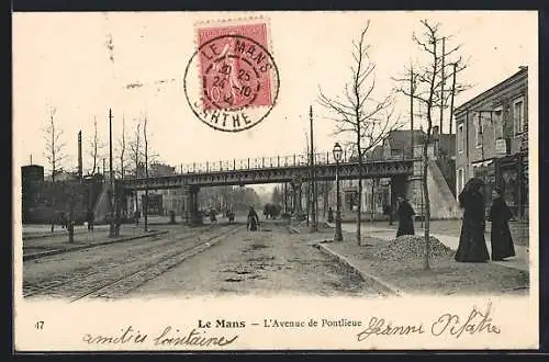 AK Le Mans, L`Avenue de Pontlieue avec passerelle et passants