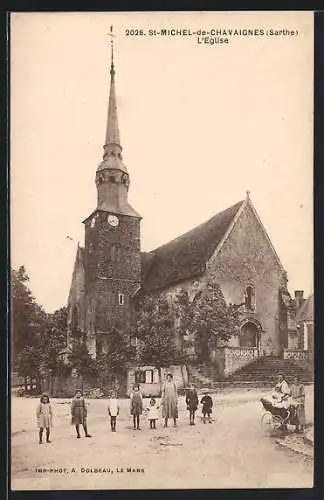 AK St-Michel-de-Chavaignes, L`église et habitants devant l`entrée