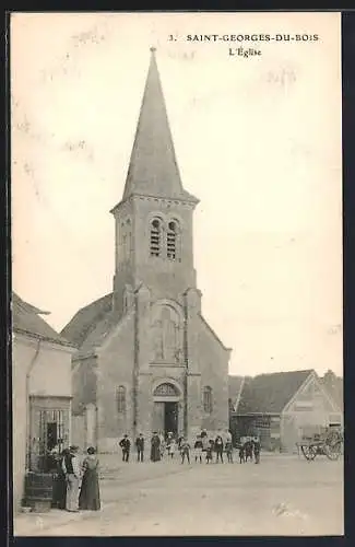 AK Saint-Georges-du-Bois, L`église avec des habitants devant l`entrée