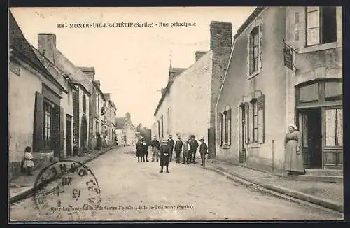 AK Montreuil-le-Chétif, Rue principale animée avec habitants et maisons anciennes