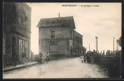 AK Montbizot, Le passage à niveau