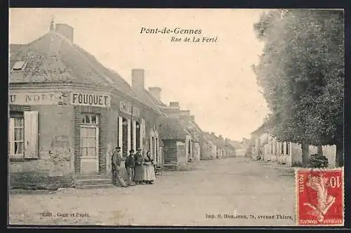 AK Pont-de-Gennes, Rue de La Ferté avec commerces et passants