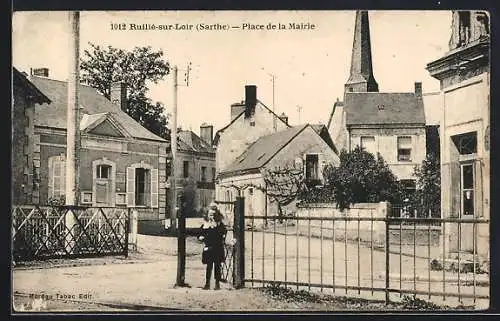 AK Ruillé-sur-Loir, Place de la Mairie