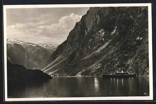 AK Dampfer M.S. Monte Olivia im Naerofjord / Norwegen