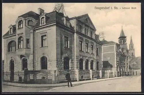 AK Neugersdorf i. Sa., Strassenpartie mit Löbauer Bank