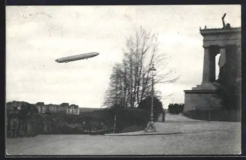 AK München, Zeppelins grosse Fernfahrt 1.4.1909, Luftschiff über der Ruhmeshalle