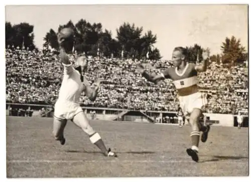 Fotografie Dainko, Handballspiel 1939 Reichsstudentenelf vs. Ostmark