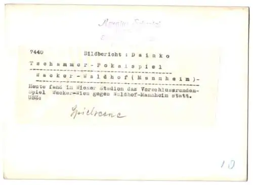 Fotografie Dainko, Ansicht Wien, Fussballspiel 1940 Tschammer-Poalspiel Wacker Wien vs. Waldhof Mannheim