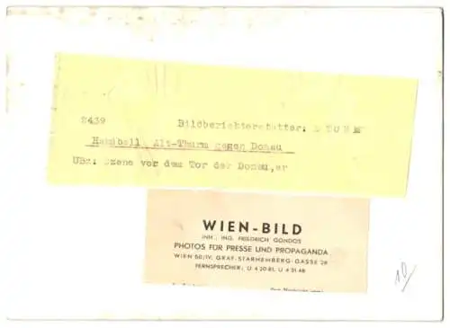 Fotografie Wilhelm Sturm, Ansicht Wien, Handballspiel 1939, Alt-Thurm vs. Donau, Torraum-Szene