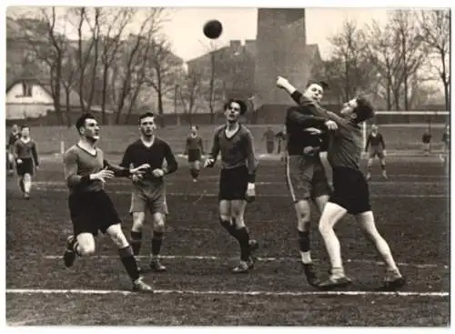 Fotografie Wilhelm Sturm, Ansicht Wien, Handballspiel 1939, Alt-Thurm vs. Donau, Szene vor dem Tor der Donauer