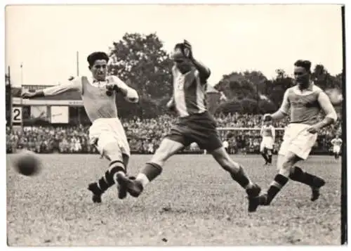 Fotografie Wilhelm Sturm, Ansicht Wien, Fussballspiel 1939, Austria Wien vs. Bratislava Endergebnis 6:2