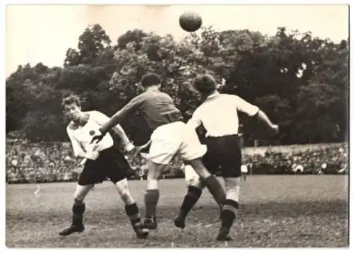 Fotografie Dainko, Ansicht Wien, Fussballspiel 1939, Rapid Wien vs. Zidenice